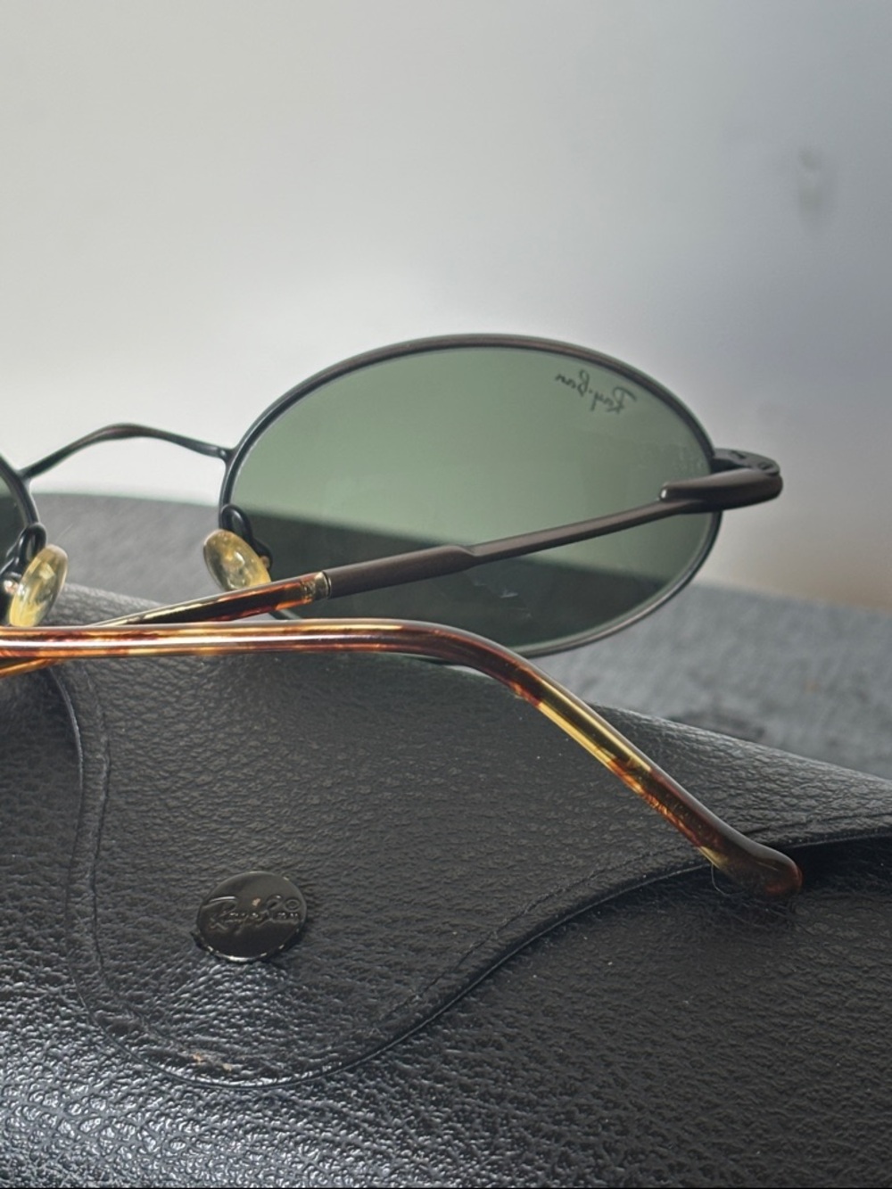 Vintage B&L Ray-Ban Black Metal Oval Sunglasses with Green Lenses - Picture 5 of 12
